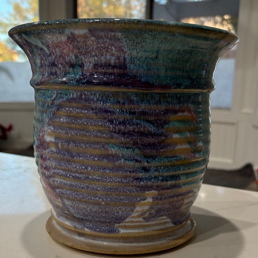 Vintage Ribbed, glazed, pottery, Vase/planter
Stoneware Signed Purples and Blues